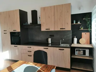 Kuhinja ili čajna kuhinja u objektu Apartment near the sea-self check-in