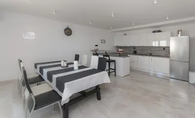 Kuhinja ili čajna kuhinja u objektu XXL Villa Vista - Heated Pool