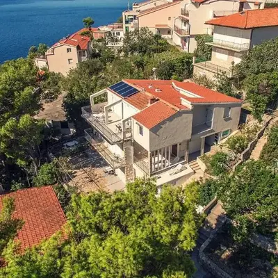 Apartments by the sea Baska Voda