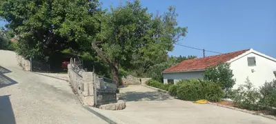 Okolica vikendica ili susjedstvo u blizini