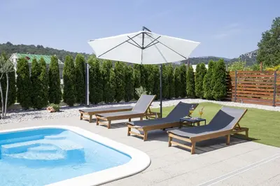 Bazen u objektu Holiday Home EB with Heated Pool ili u blizini