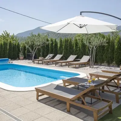 Holiday Home EB with Heated Pool