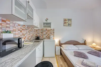Kuhinja ili čajna kuhinja u objektu Studio Apartmani Ivanda