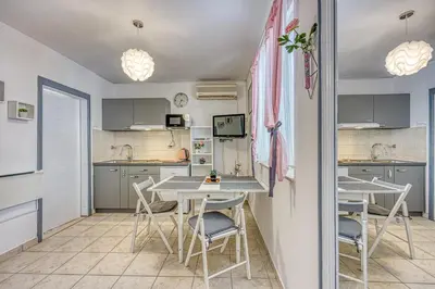 Kuhinja ili čajna kuhinja u objektu Studio Apartmani Ivanda