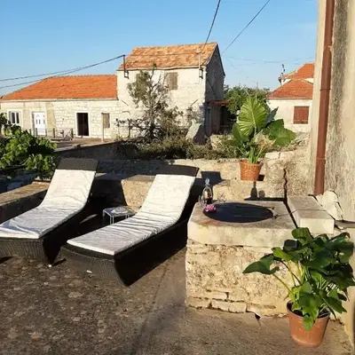 STARI DVORI POLJICA