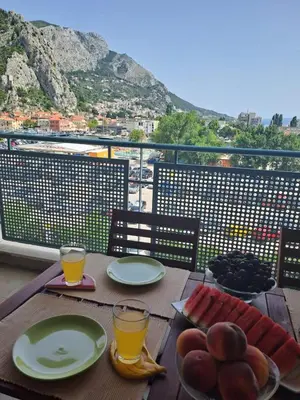 Pogled na planine ili pogled na planine iz apartmana