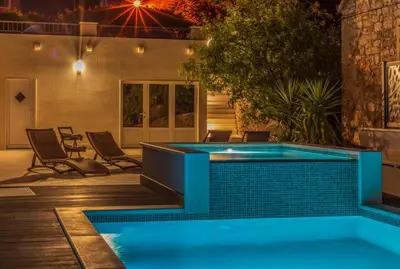 Bazen u objektu Bol Summer Residence ili u blizini