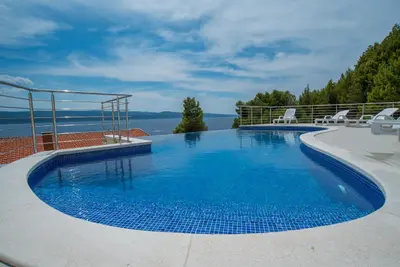 Bazen u objektu ELSA apartments ili u blizini