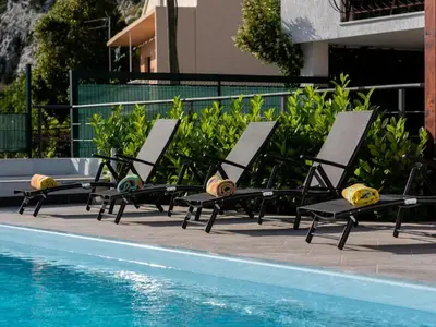 Bazen u objektu Holiday home Mons Aureus ili u blizini