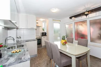 Kuhinja ili čajna kuhinja u objektu Apartments Desirée