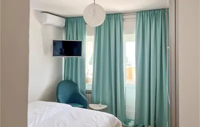 Krevet ili kreveti u jedinici u objektu Amazing Apartment In Dugi Rat With House Sea View