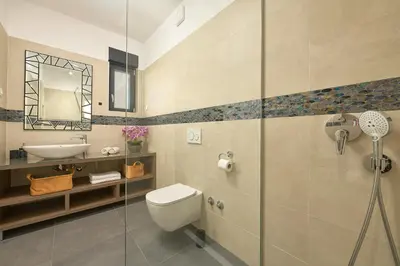Kupaonica u objektu Luxury villa Natali with pool, terrace and sea view