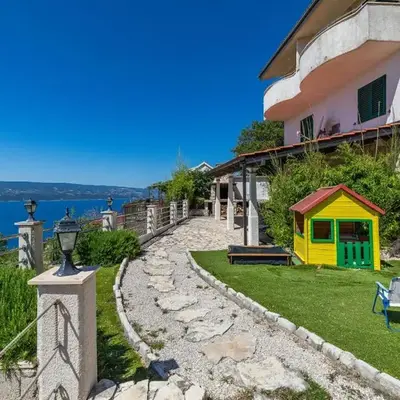 Family friendly house with a swimming pool Lokva Rogoznica