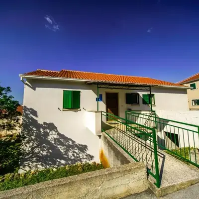 Apartments with parking space Postira - Brac - 18472