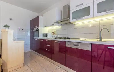 Kuhinja ili čajna kuhinja u objektu Beach Front Home In Jesenice