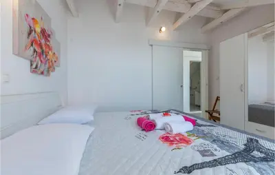 Krevet ili kreveti u jedinici u objektu Beach Front Home In Jesenice