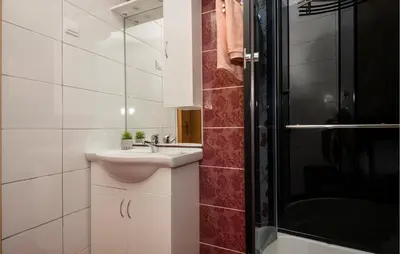 Kupaonica u objektu Lovely Apartment In Krvavica With Wifi