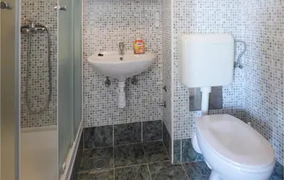Kupaonica u objektu Beach Front Apartment In Stanici With Wifi