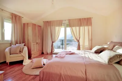 Krevet ili kreveti u jedinici u objektu Villa Sun Palace with luxury 5 bedroom villa and amazing panoramic sea views