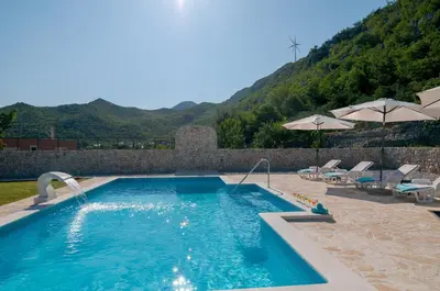 Pogled na planine ili pogled na planine iz vila