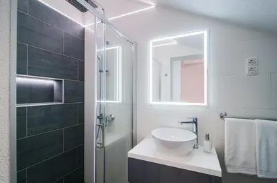 Kupaonica u objektu Villa Elin - Private Pool & Peaceful Family Retreat near Omiš