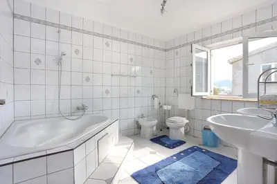 Tlocrt objekta Apartments by the sea Mali Rat, Omis - 18485