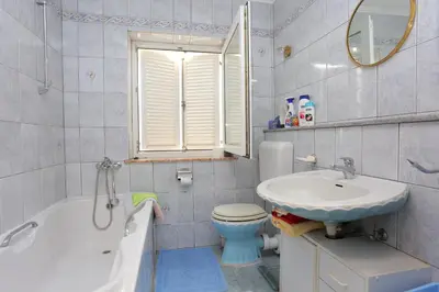 Tlocrt objekta Apartments by the sea Mali Rat, Omis - 18485