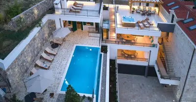 Bazen u objektu Luxury Residence Mladenka ili u blizini