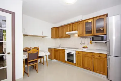 Kuhinja ili čajna kuhinja u objektu Apartmani Cezar Makarska