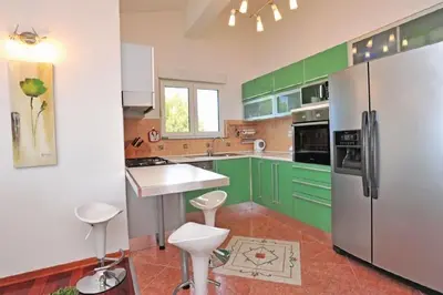 Kuhinja ili čajna kuhinja u objektu Luxury villa Liberta near Split, private pool