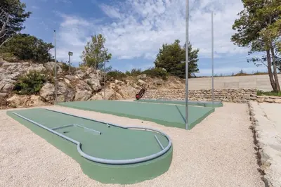 Tereni za tenis i/ili skvoš u sklopu objekta Luxury villa Liberta near Split, private pool ili u blizini