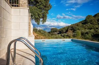 Bazen u objektu Holiday home Beyla ili u blizini