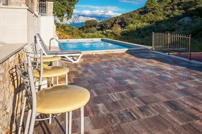 Bazen u objektu Holiday home Beyla ili u blizini
