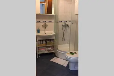 Kupaonica u objektu Apartman Knezovic