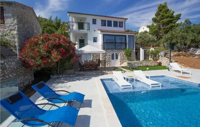 Bazen u objektu Amazing Home In Zavala ili u blizini