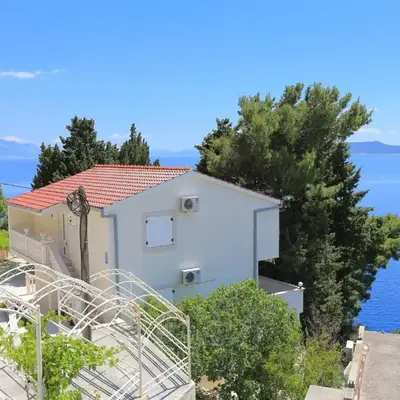 Apartments with parking space Marusici