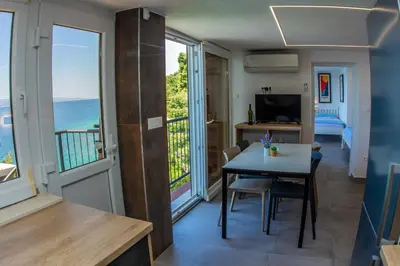 TV i/ili zabavni centar u objektu Family friendly seaside apartments Pisak, Omis - 18610