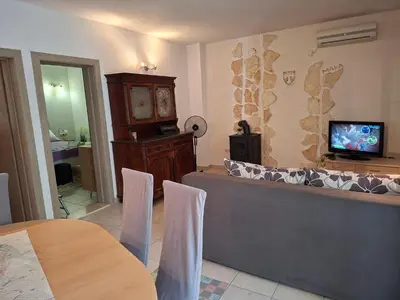 TV i/ili zabavni centar u objektu Apartman MAKA