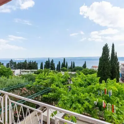 Stunning Apartment In Duce With House Sea View