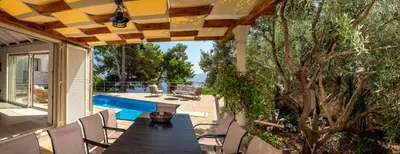 Bazen u objektu Villa Sumartin Selca, Stunning, Luxurious Frontline 7 Bedrooms, Amazing Sv ili u blizini