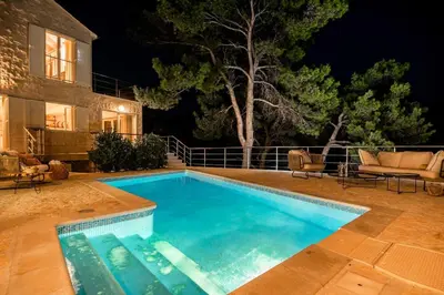 Bazen u objektu Villa Sumartin Selca, Stunning, Luxurious Frontline 7 Bedrooms, Amazing Sv ili u blizini
