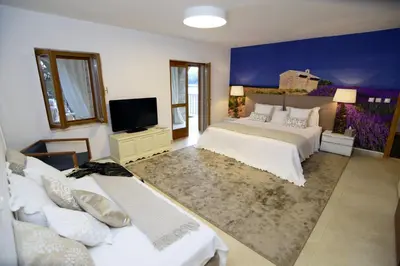Krevet ili kreveti u jedinici u objektu Spectacular Beachfront Brac Villa 6 Bedrooms Villa Selca Violet