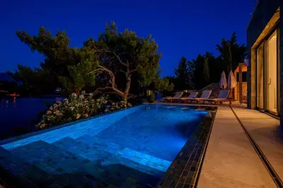 Bazen u objektu Luxurious Waterfront Villa 4 Bedrooms Villa Selca Waterfront Private Jetty ili u blizini