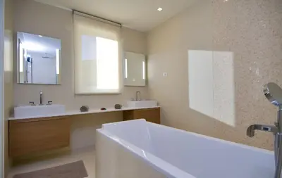 Kupaonica u objektu Stunning Brac Villa 5 Bedrooms Villa Selca Brac 5 Metres To The Beach