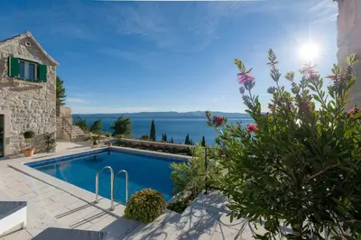 Bazen u objektu Exquisite Brac Villa 3 Bedrooms Villa Belle Murvica Seaviews ili u blizini