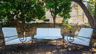 Vrt u objektu Charming two-bed apartment ORANGE GARDEN