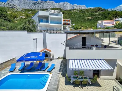 Pogled na planine ili pogled na planine iz vikendica