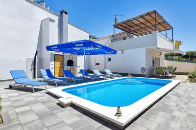 Bazen u objektu Holiday home Nadea - with private pool ili u blizini
