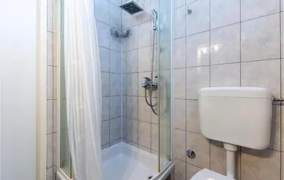 Kupaonica u objektu Lovely Apartment In Pisak With Wifi