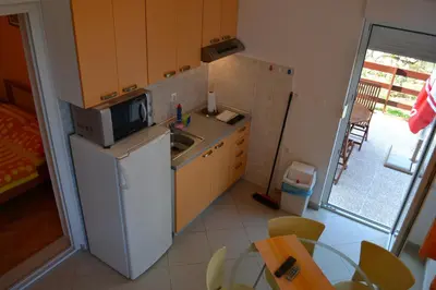 Kuhinja ili čajna kuhinja u objektu Apartments Karlo